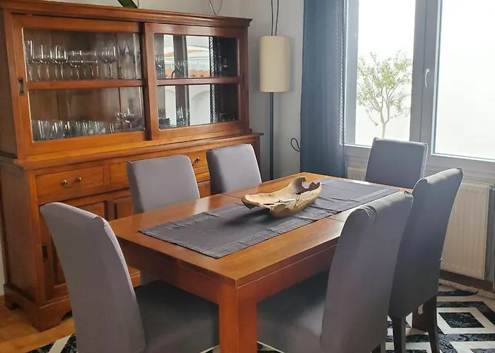 Encantadora Casa Con Amarra Y Piscina Privada - Hisp-288-70 *