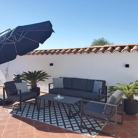 Encantadora Casa Con Amarra Y Piscina Privada - Hisp-288-70 *